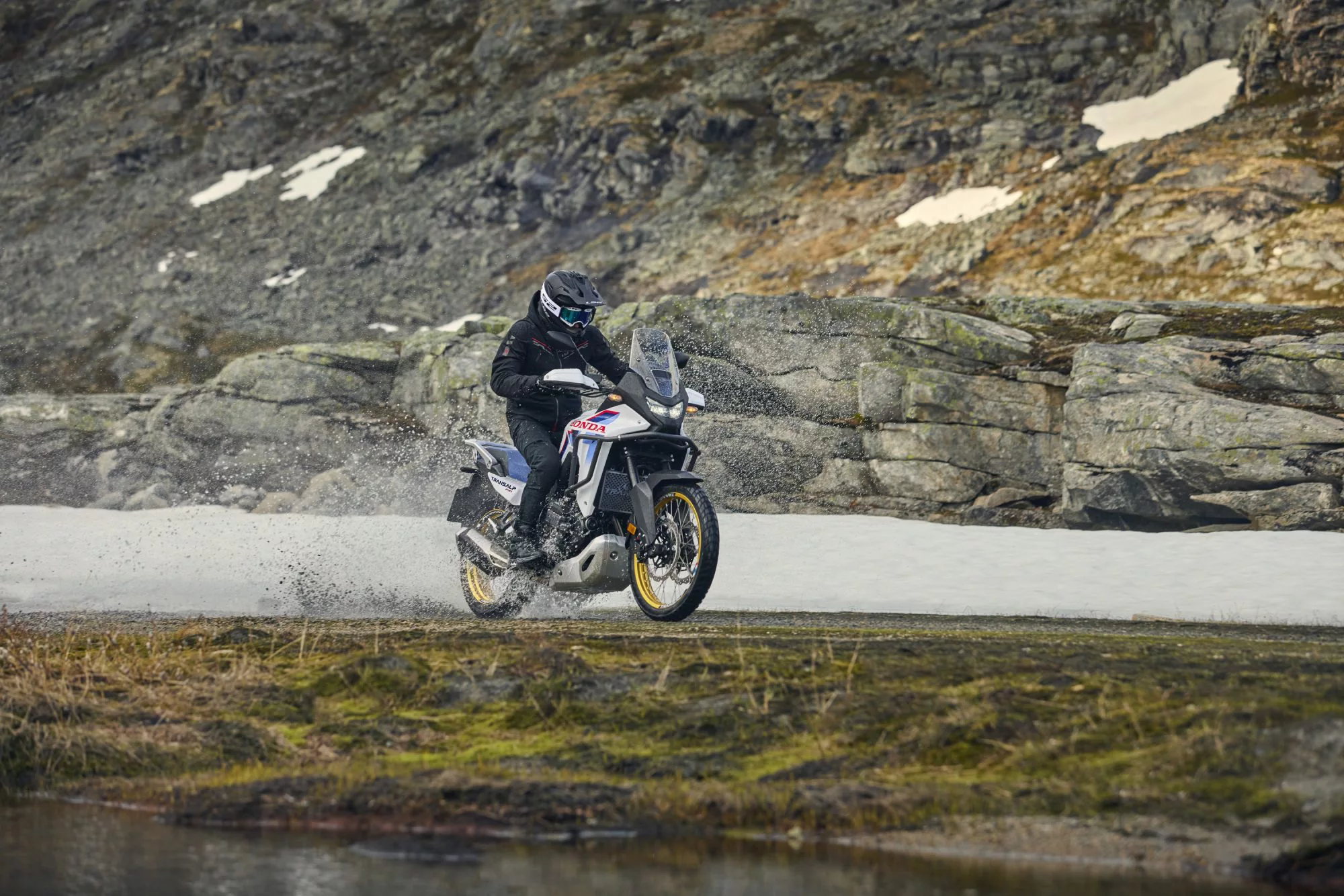 Honda Transalp 750 (E-Clutch) [2]