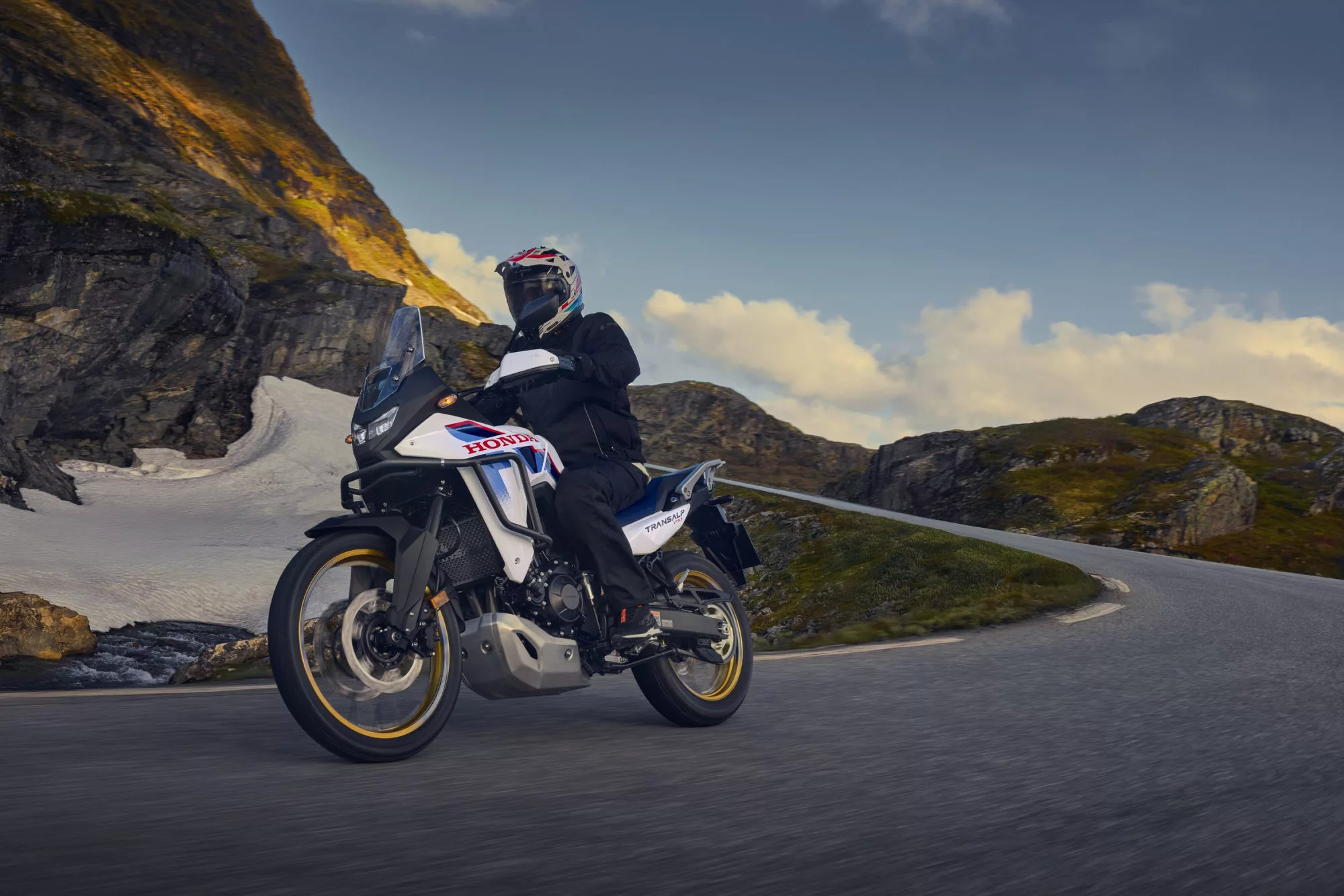 Honda Transalp 750 (E-Clutch) [7]