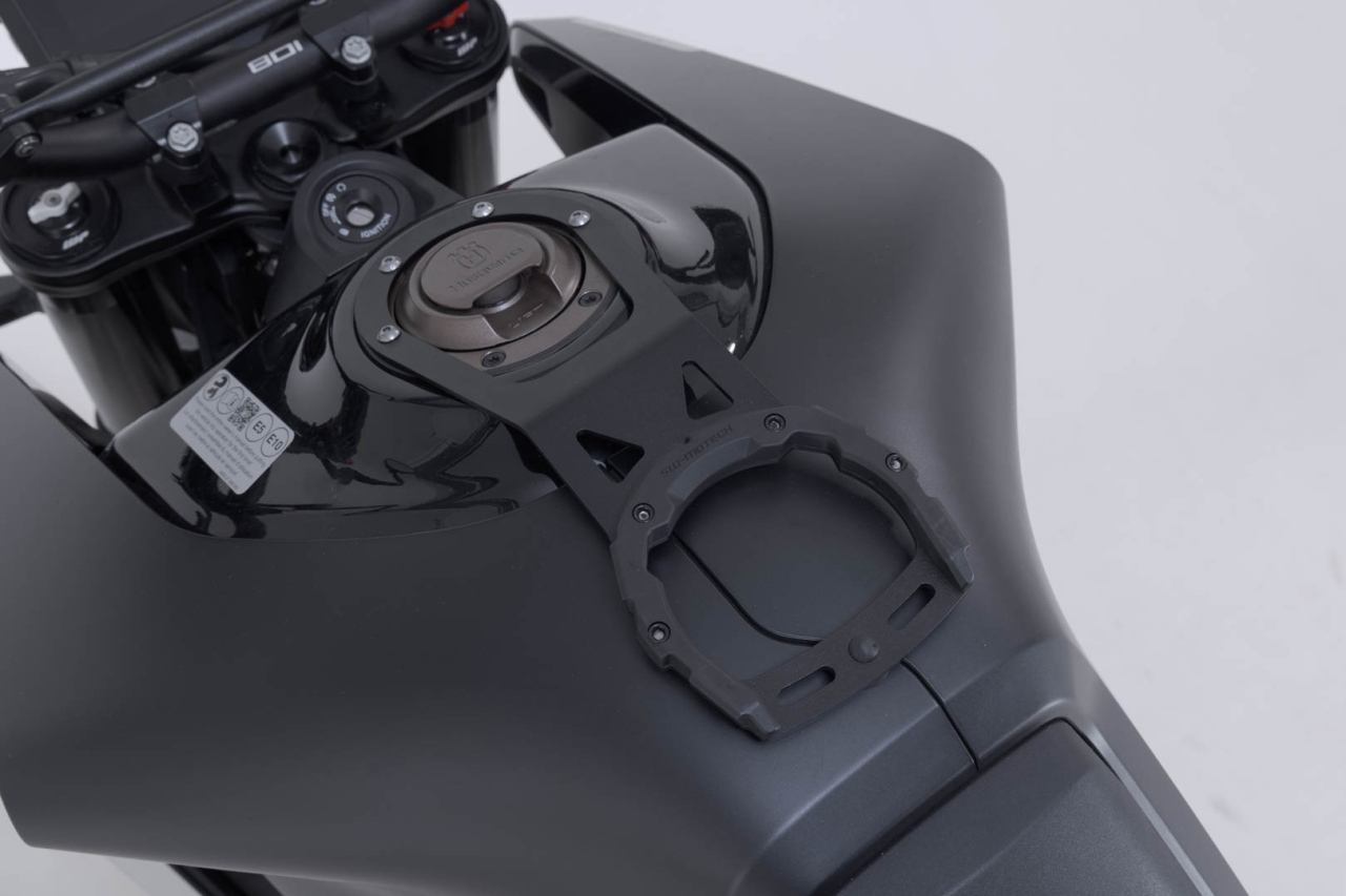 Inel fixare gentuta rezervor PRO Sw-Motech pentru Husqvarna Svartpilen 801 (24-) [2]