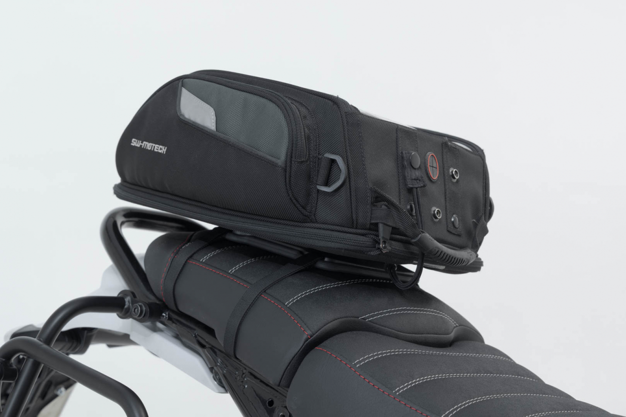 Inel pentru fixare gentuta rezervor EVO Negru pe sa pasager [4]