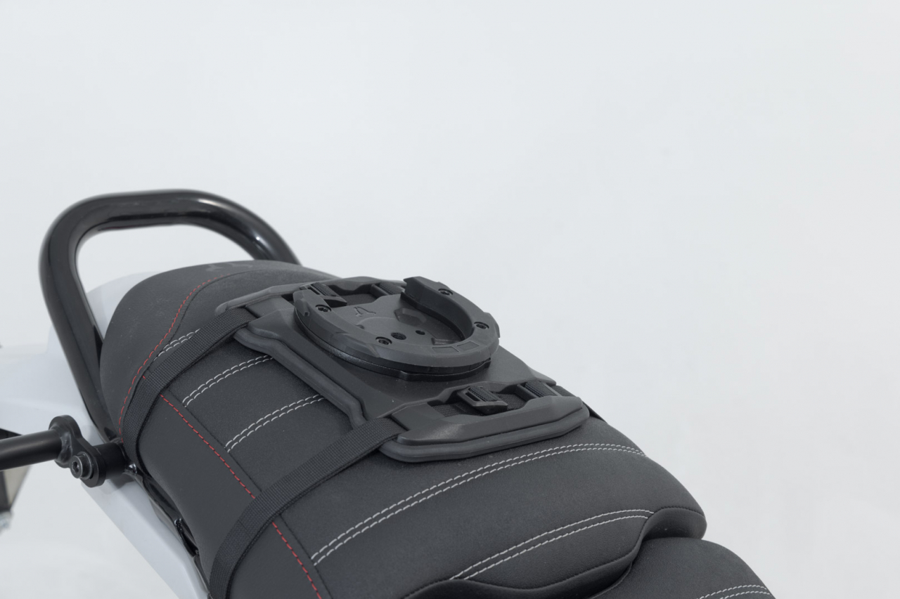 Inel pentru fixare gentuta rezervor EVO Negru pe sa pasager [3]