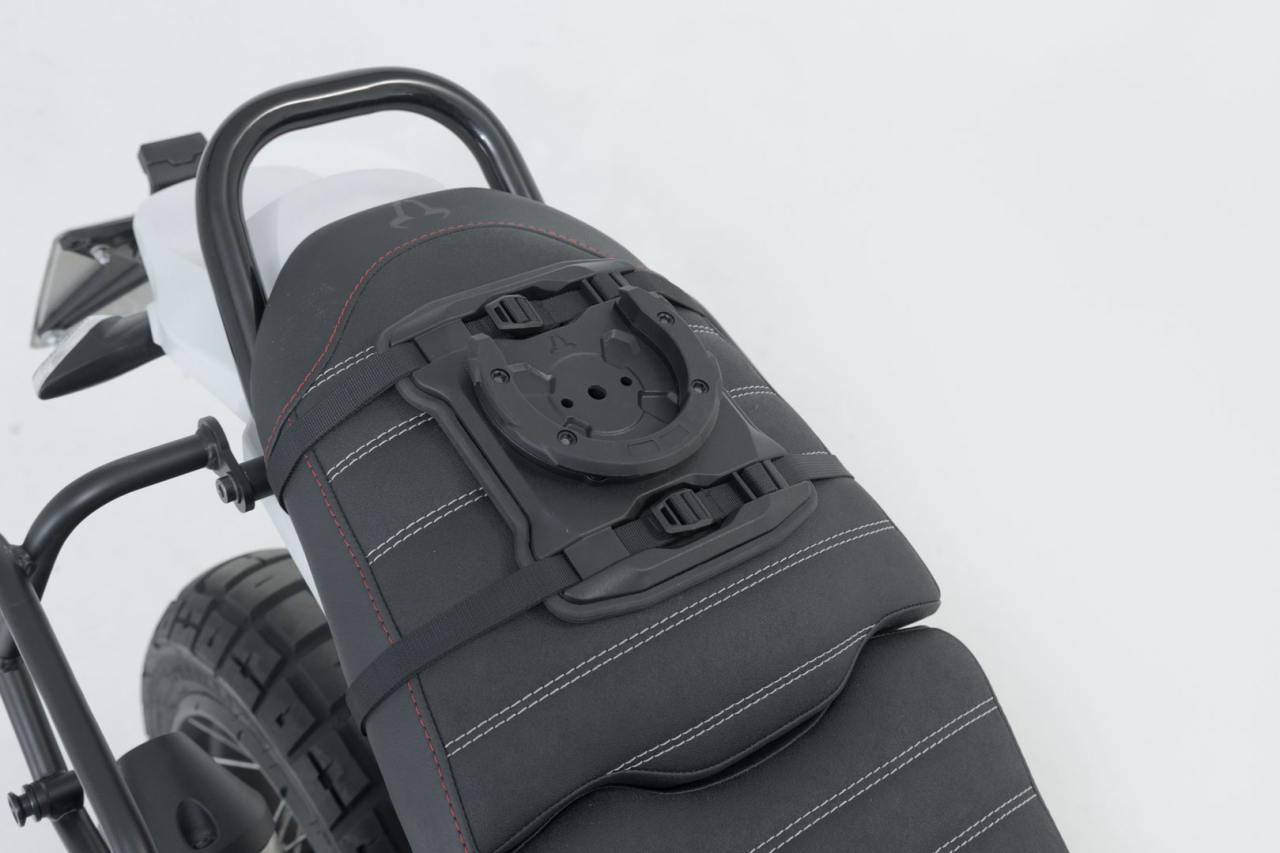 Inel pentru fixare gentuta rezervor EVO Negru pe sa pasager [2]