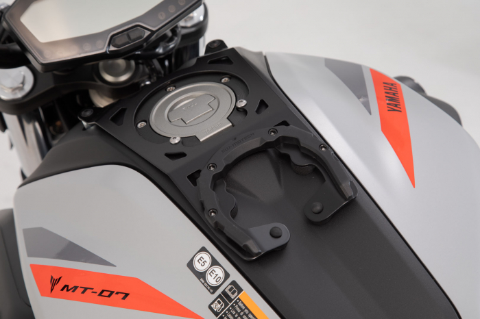 Inel pentru fixare gentuta rezervor PRO Negru. Yamaha MT-07 (18-). [2]