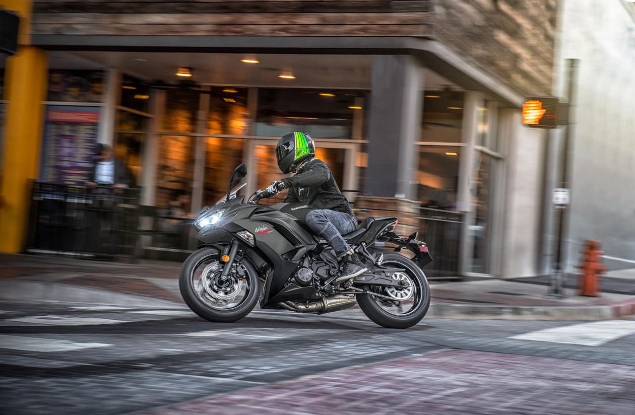 Kawasaki Ninja 650 [11]