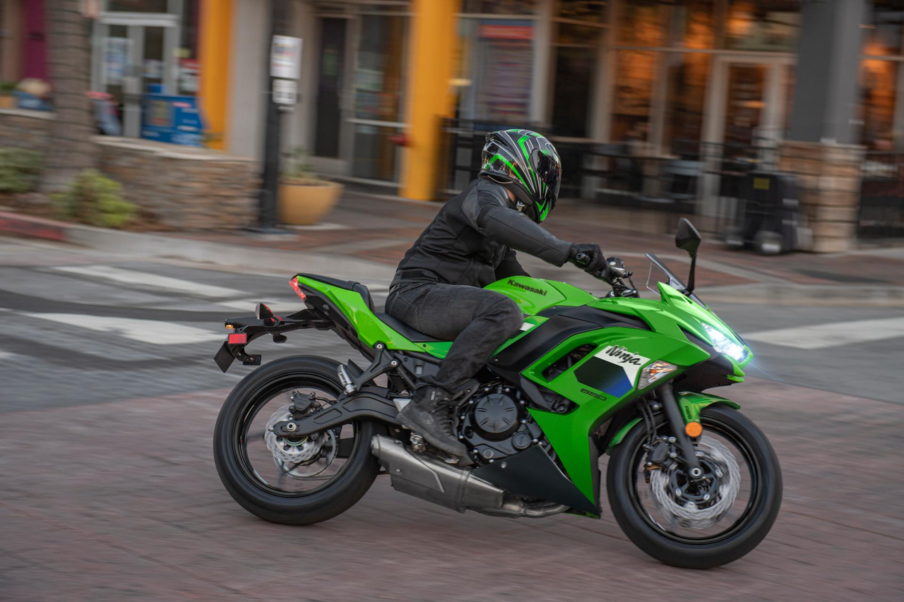 Kawasaki Ninja 650 [7]