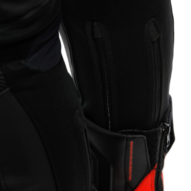 Pantaloni din piele perforata Dainese Delta 4 [12]
