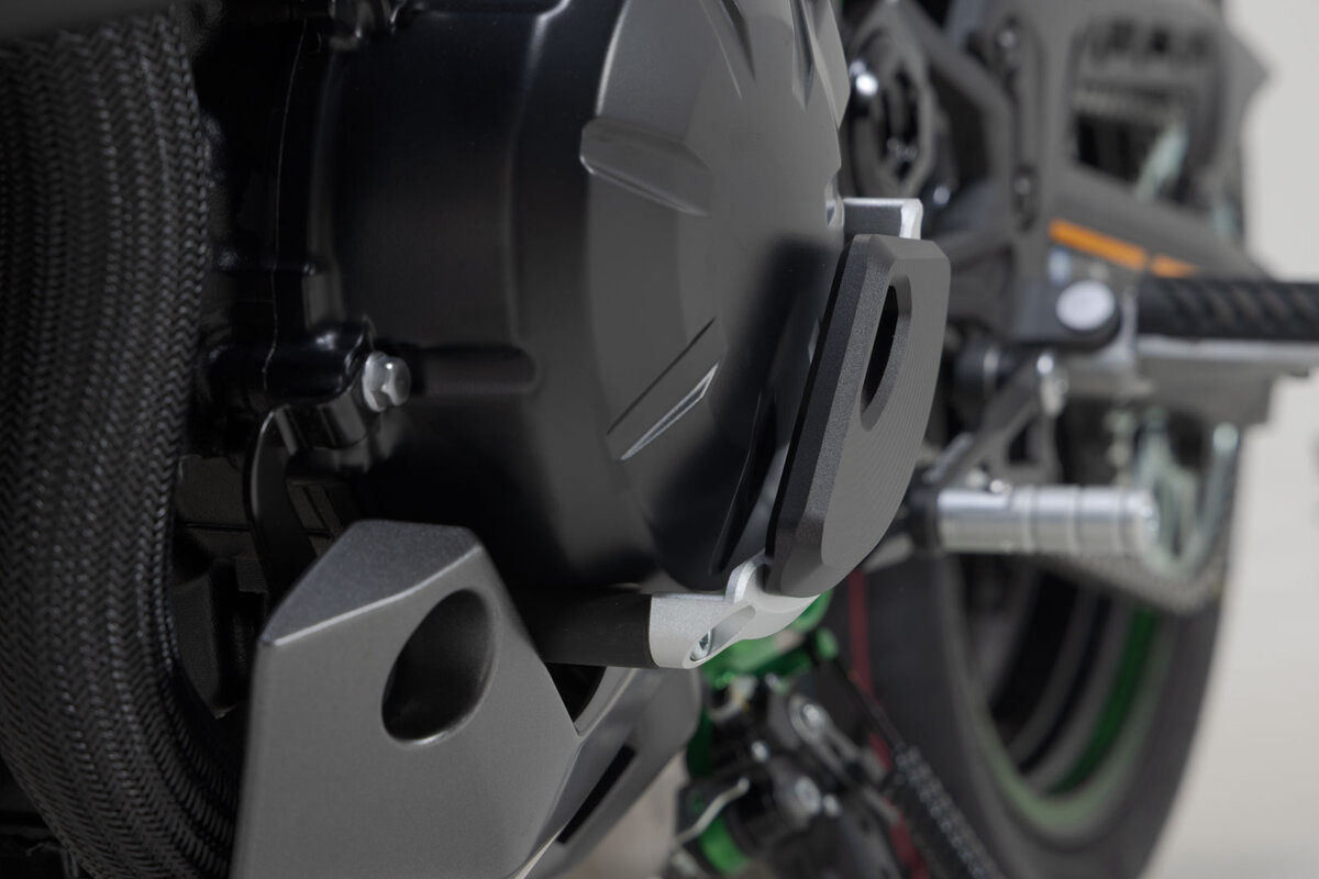 Protectie pentru carcasa motorului , negru/argintiu Kawasaki Z900 models (16-) Sw-Motech [8]