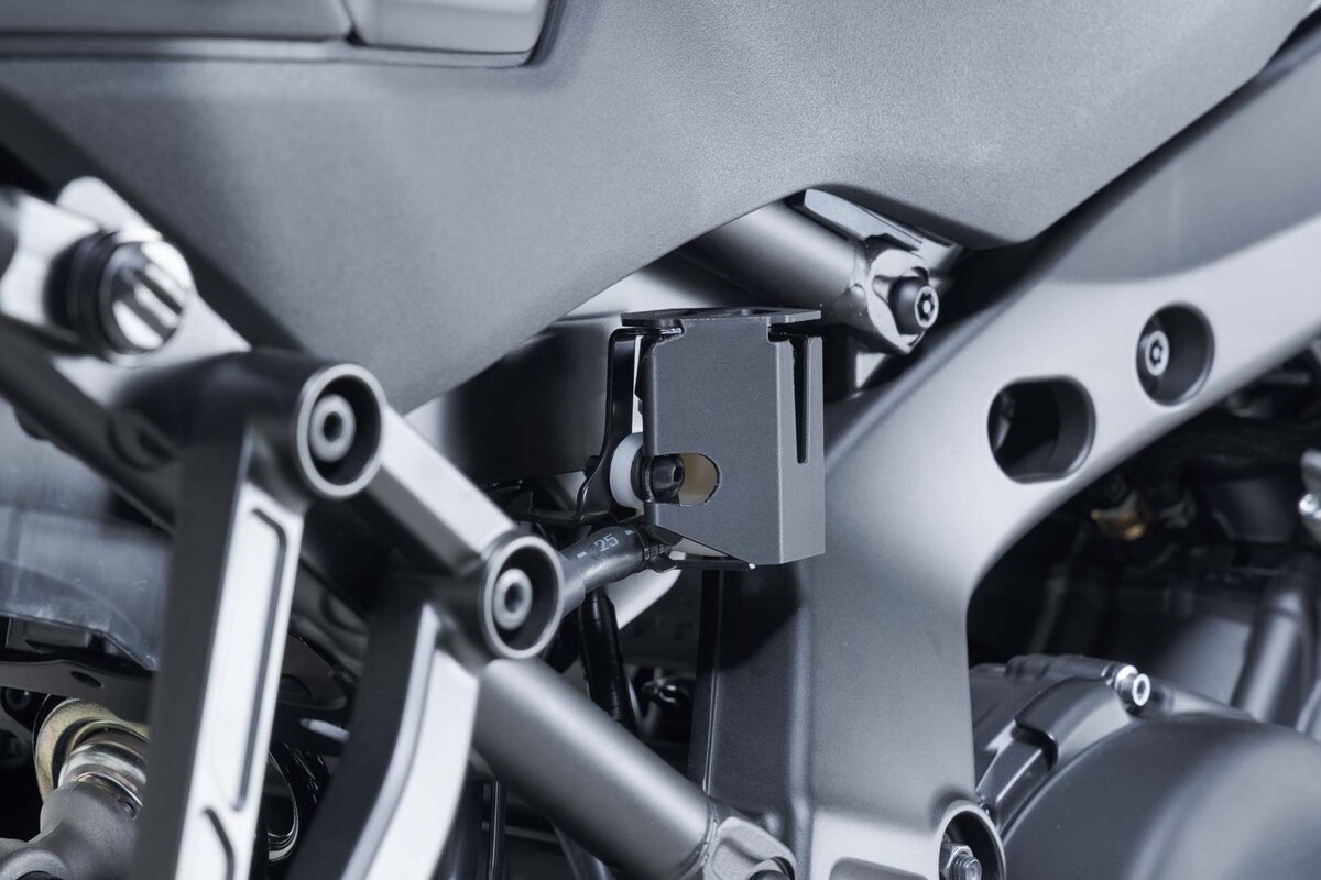 Protectie rezervor lichid frana negru Yamaha Tracer 9 / GT / GT+ (24-) Sw-Motech [2]