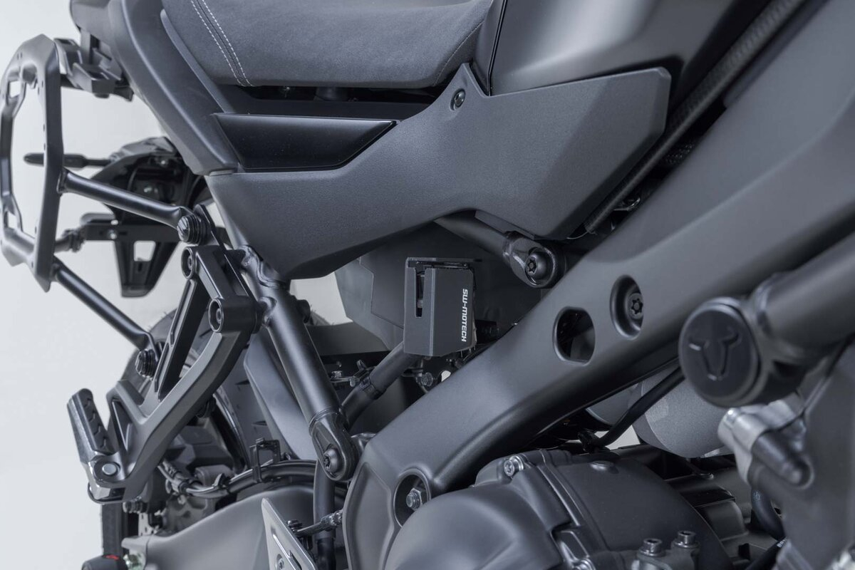 Protectie rezervor lichid frana negru Yamaha Tracer 9 / GT / GT+ (24-) Sw-Motech [8]