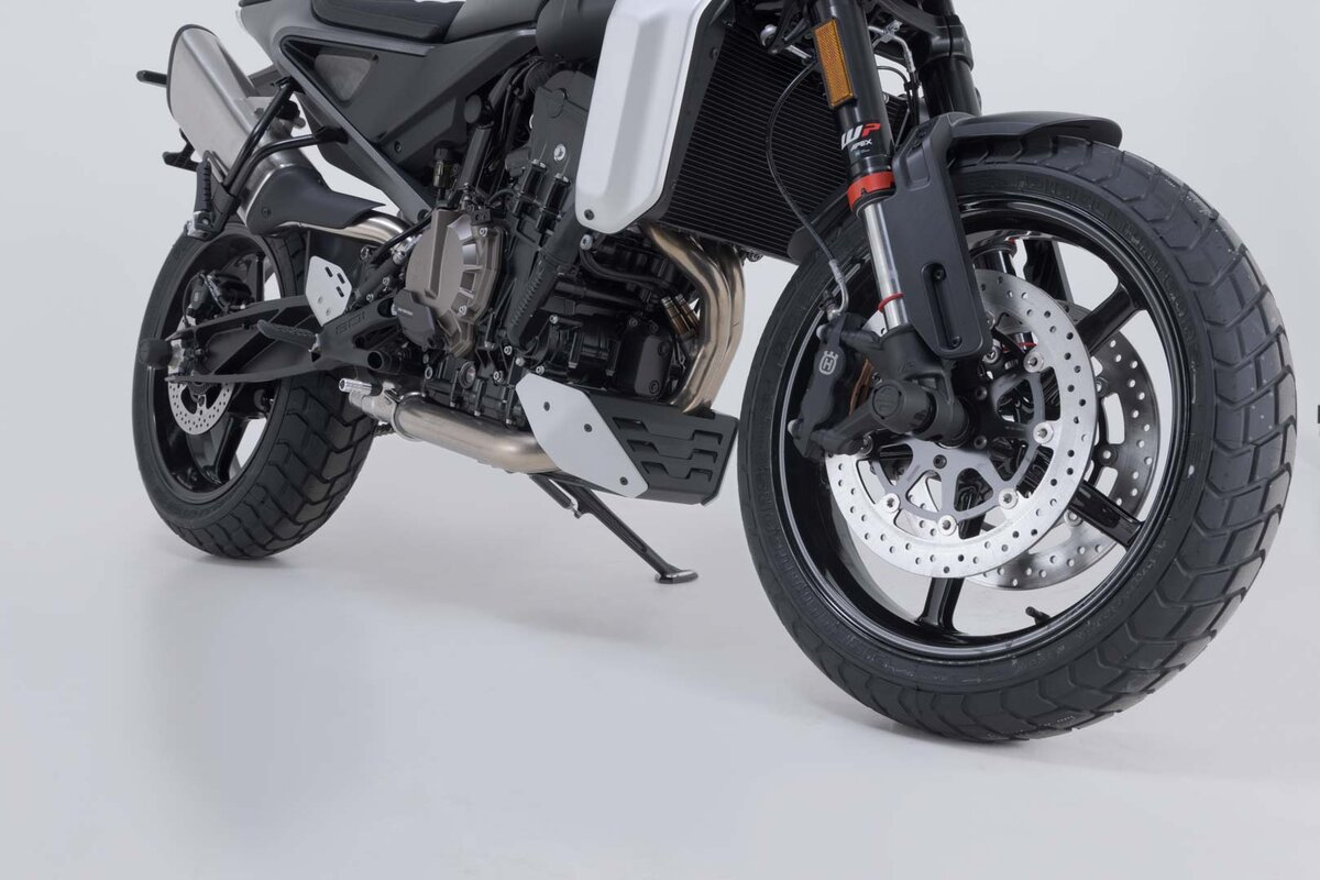 Scut motor negru/argintiu Husqvarna Svartpilen 801 (24-) Sw-Motech [2]