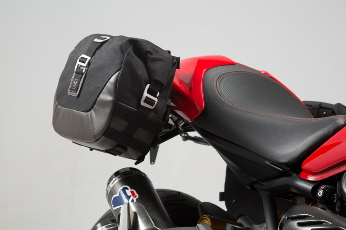 Set genti laterale Legend Gear Ducati Monster 1200/S (16-). [1]