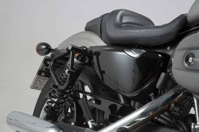 Suport geanta SLC dreapta Harley Sportster models (04-). [2]