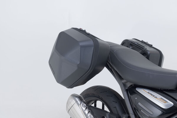 Suport geanta SLC dreapta Triumph Speed 400 / Scrambler 400 X (23-). [6]