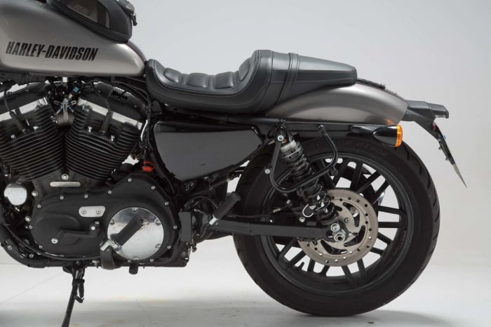 Suport geanta SLC stanga Harley Sportster models (04-). [1]