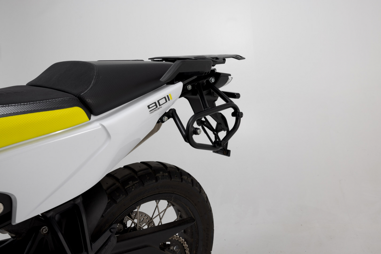 Suport geanta SLC stanga Husqvarna Norden 901 (21-). [3]