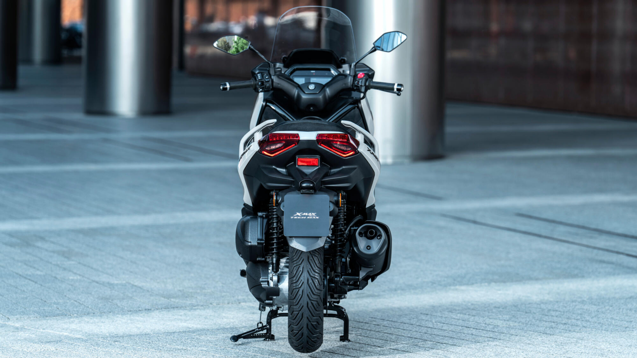 Yamaha XMAX 300 Tech Max [11]