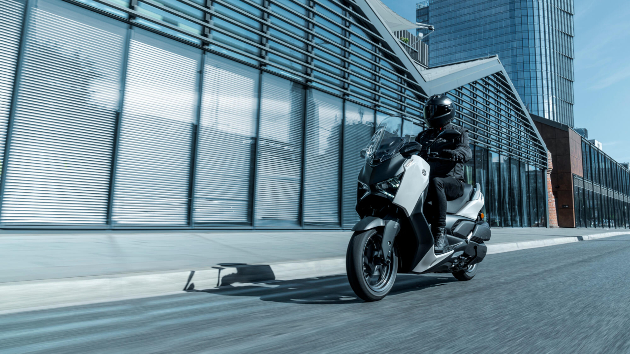Yamaha XMAX 300 Tech Max [13]