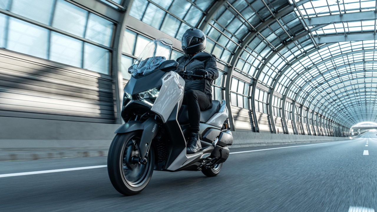 Yamaha XMAX 300 Tech Max+ [9]