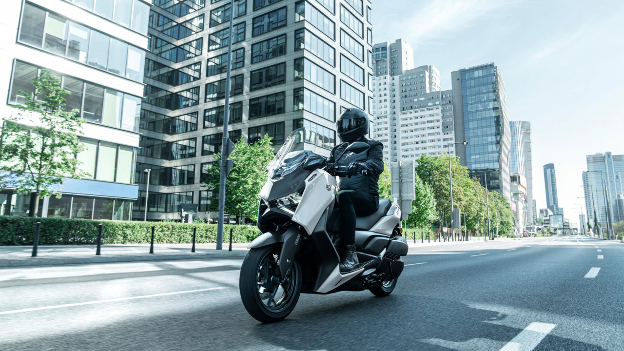 Yamaha XMAX 300 Tech Max [12]