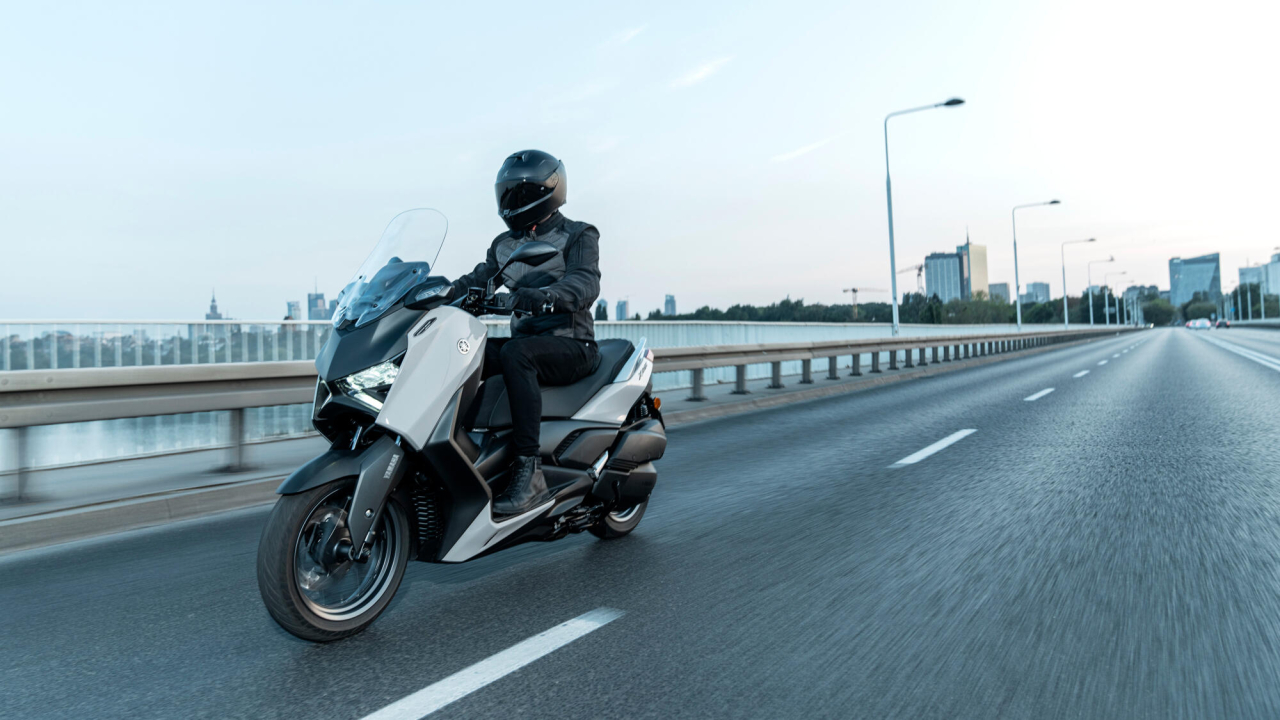 Yamaha XMAX 300 Tech Max [10]