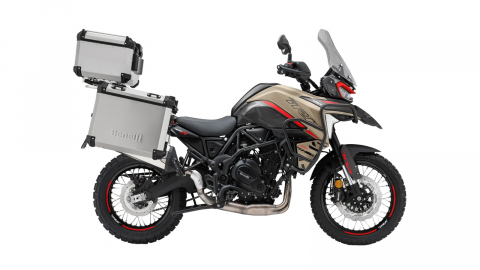 Inchirieri moto - Inchiriaza Benelli TRK 702 X