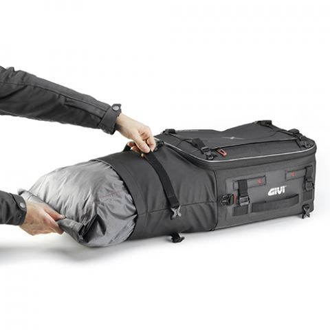 Geanta Givi X-Line rezistenta la apa pentru capacul de la side case extensibila de la 25-35 litri [2]