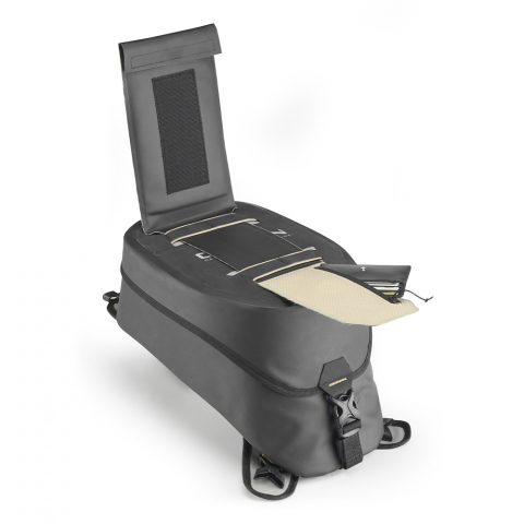 Geanta rezervor impermeabila Givi cu chingi prevazute cu clipsuri pentru fixare rapida 10 litri [3]