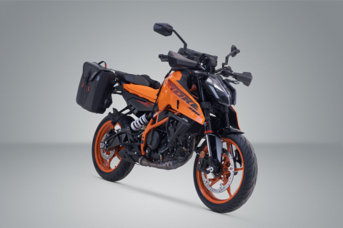 Genti laterale SysBag WP M/M cu sistem fixare pentru KTM 125 / 250 / 390 Duke (23-). [1]