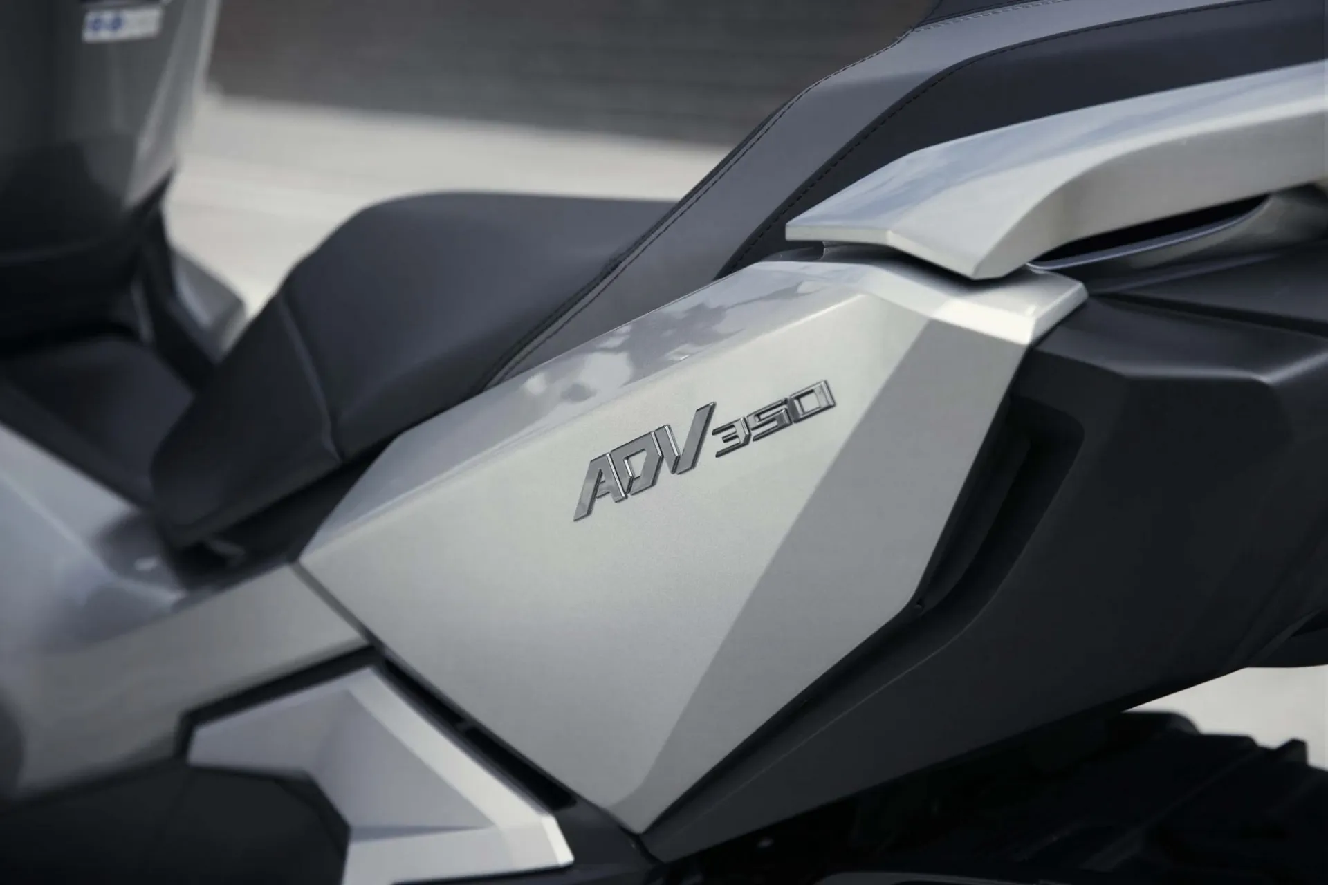 Honda ADV 350 + topcase [15]