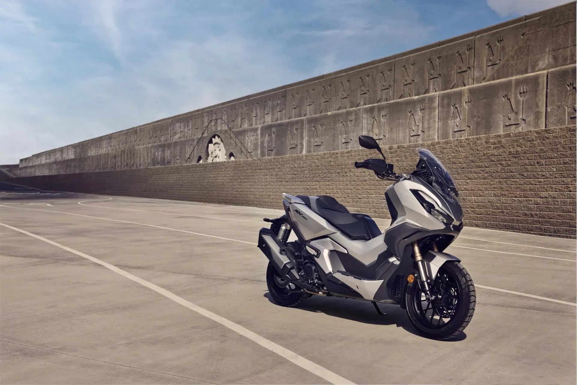 Honda ADV 350 + topcase [12]