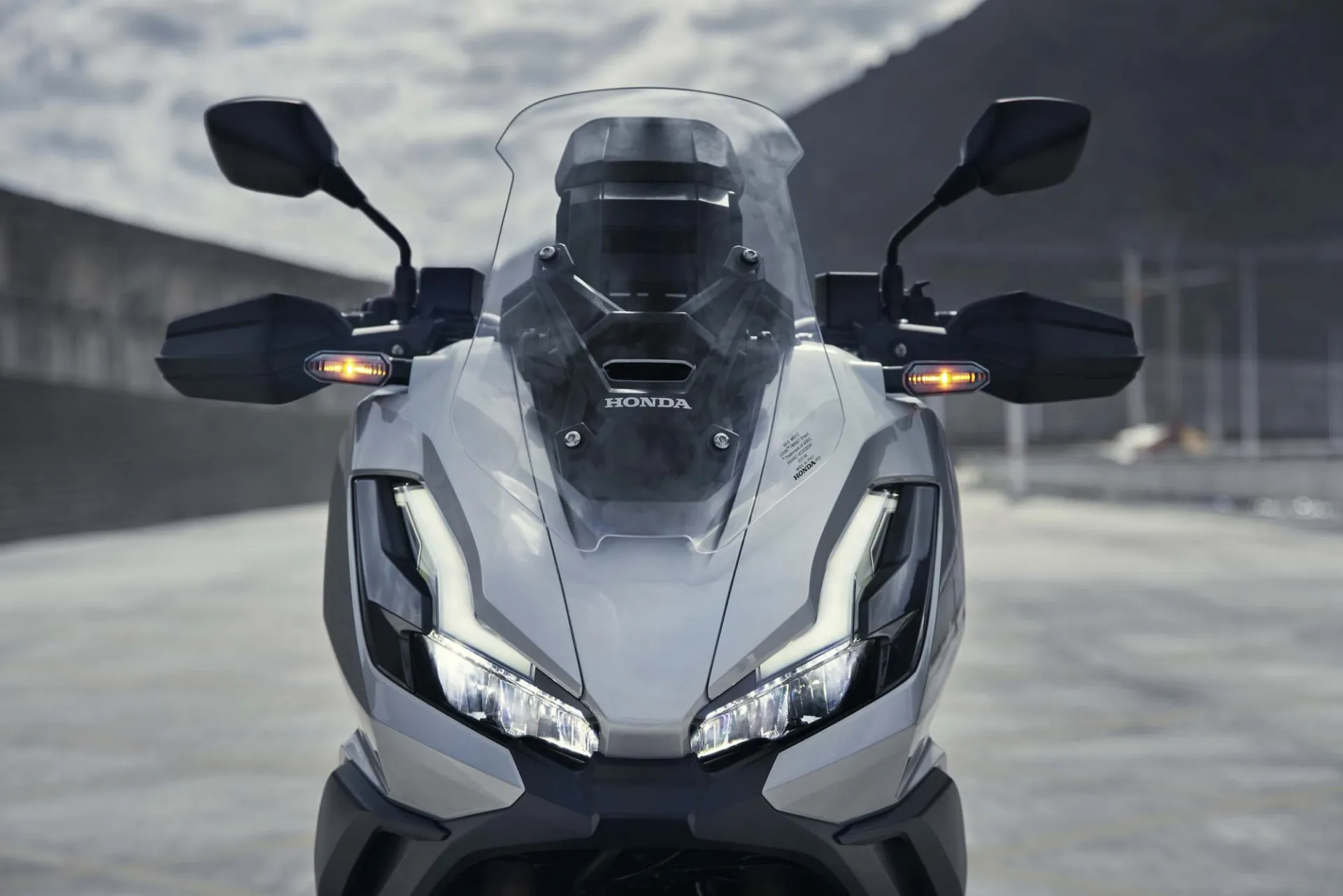 Honda ADV 350 + topcase [5]