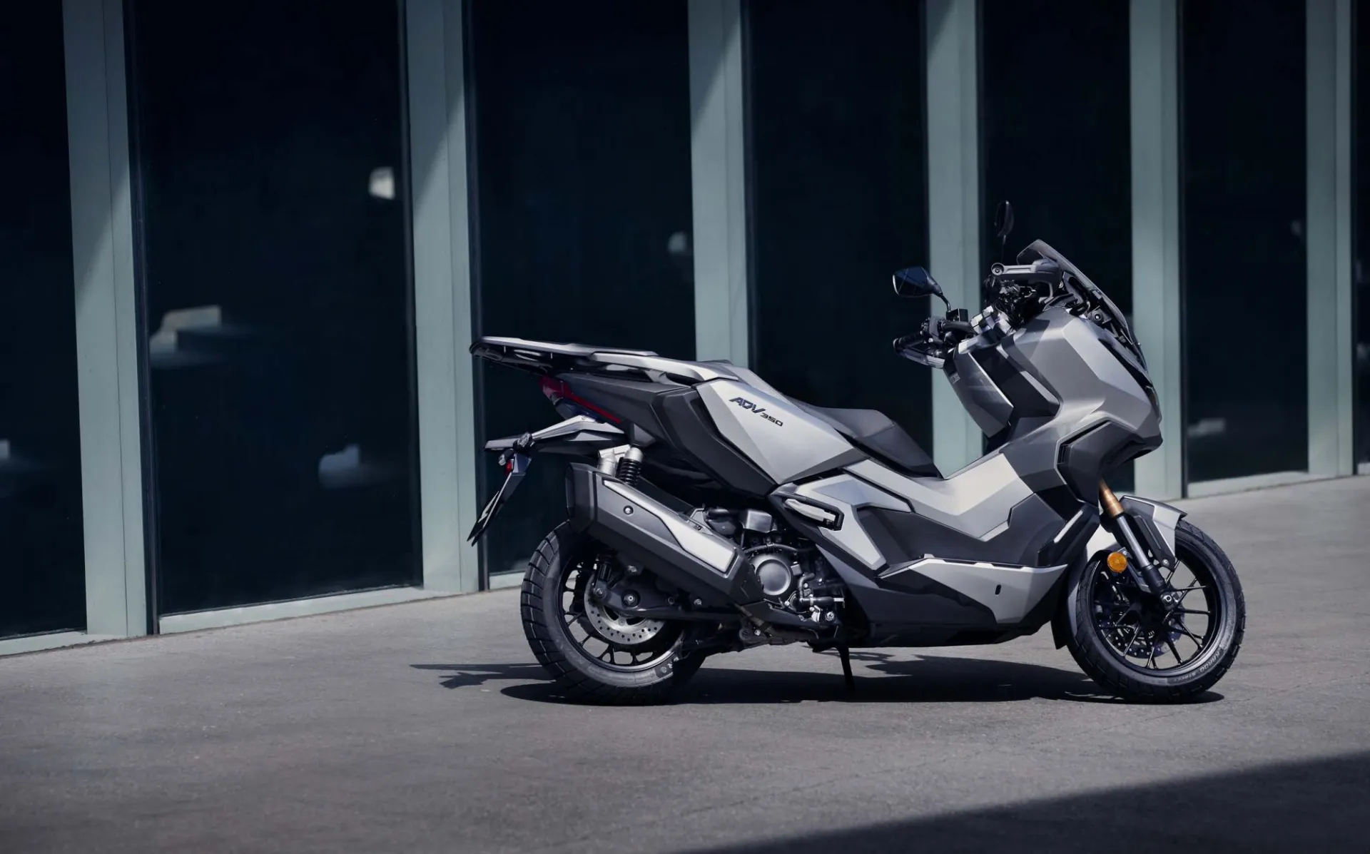 Honda ADV 350 + topcase [7]