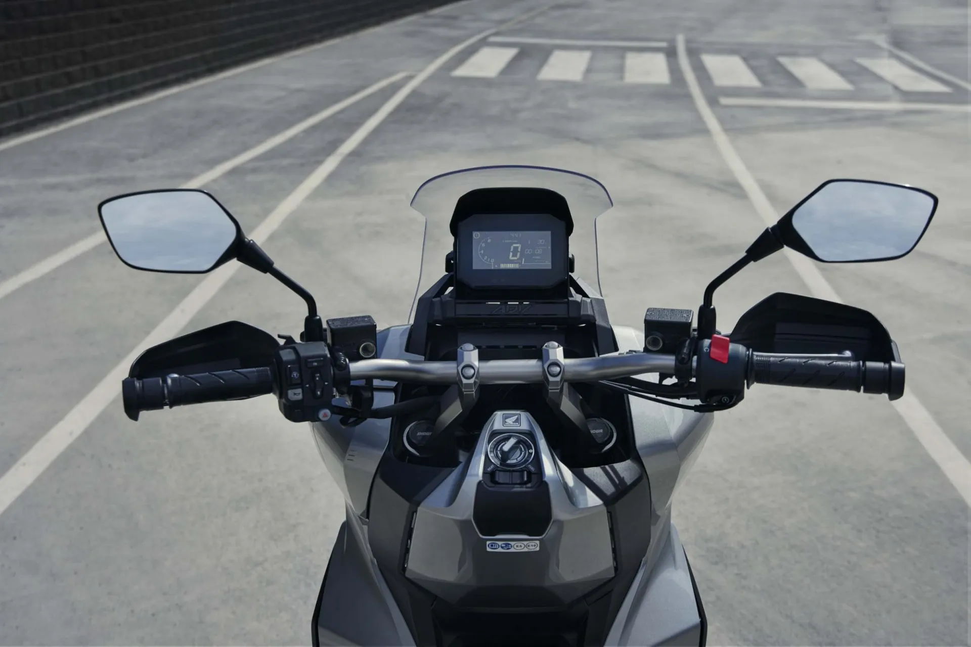 Honda ADV 350 + topcase [18]