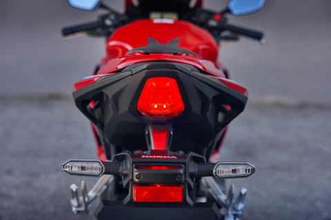 Honda CBR 500 R [7]