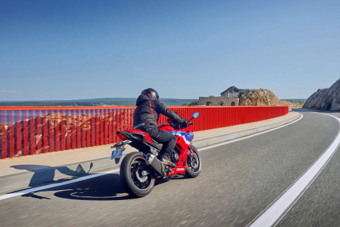 Honda CBR 500 R [12]