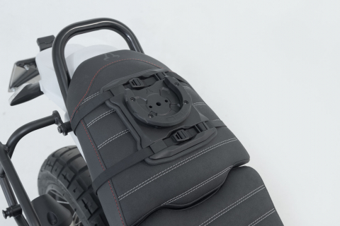 Inel pentru fixare gentuta rezervor EVO Negru pe sa pasager [1]