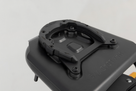 Inel pentru fixare gentuta rezervor PRO Negru. Royal Enfield Himalayan (21-). Sw-Motech [1]