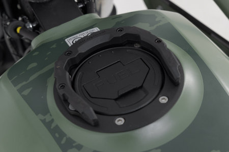 Inel pentru fixare gentuta rezervor PRO Negru. Royal Enfield Himalayan (21-). Sw-Motech [1]