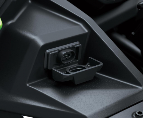 Ninja 500 - Priza USB-C Kawasaki