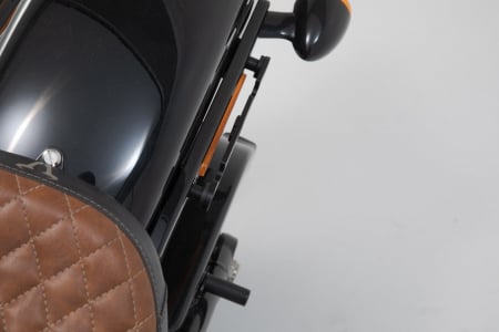 Sistem fixare geanta laterala stanga SLH Harley-Davidson Softail Street Bob (17-). [2]