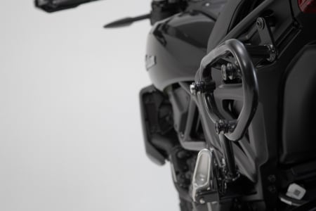 SLC side carrier stanga Indian FTR 1200 (18-). [3]