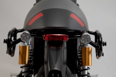 Suport geanta SLC stanga Triumph Thruxton RS (19-). [6]