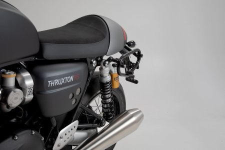 Suport geanta SLC stanga Triumph Thruxton RS (19-). [1]