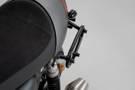 Suport geanta SLC stanga Triumph Thruxton RS (19-). [3]