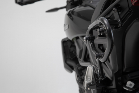 Suport geanta SLH stanga Indian Scout (16-). [3]