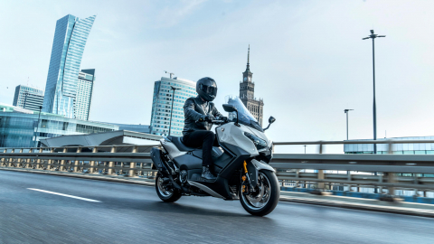Yamaha TMAX Tech Max [8]