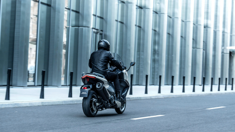 Yamaha TMAX Tech Max [22]