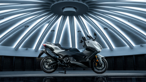 Yamaha TMAX Tech Max [28]