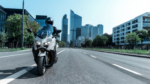 Yamaha TMAX Tech Max [15]