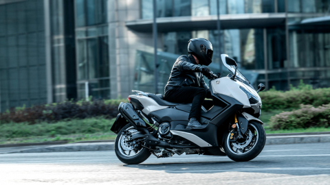 Yamaha TMAX Tech Max [12]